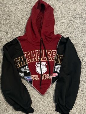 SHEIN Black and Burgundy Graphic Cropped Hoodie